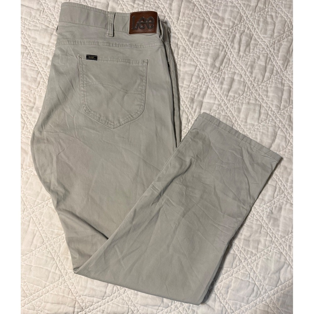 Lee Extreme Motion MVP Pants Mens 42x32 tan Slim Taper Stretch Chino